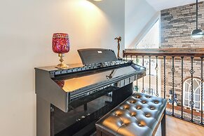 Dock & Hot Tub at High Rock Lake Retreat