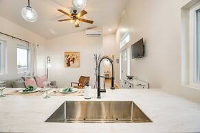 Wineries & Farm Fresh Harvest: Chic Palisade Gem!