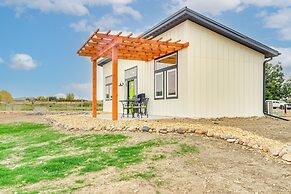 Wineries & Farm Fresh Harvest: Chic Palisade Gem!