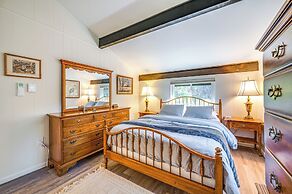 Walk to Liberty Mountain: Lake-view Ski Retreat!