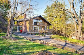 Walk to Liberty Mountain: Lake-view Ski Retreat!