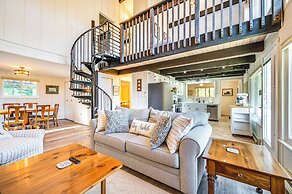 Walk to Liberty Mountain: Lake-view Ski Retreat!