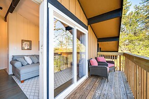 Walk to Liberty Mountain: Lake-view Ski Retreat!