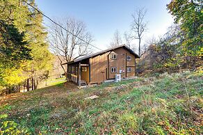 Walk to Liberty Mountain: Lake-view Ski Retreat!