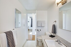 3 Mi to Balboa Park: Water-view Condo w/ Balcony