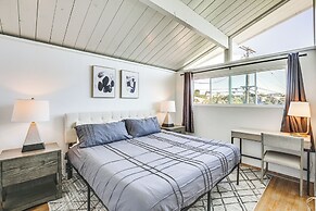 3 Mi to Balboa Park: Water-view Condo w/ Balcony