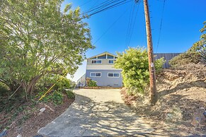 3 Mi to Balboa Park: Water-view Condo w/ Balcony