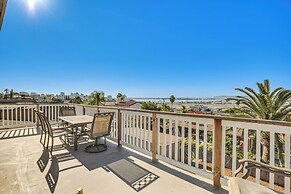 3 Mi to Balboa Park: Water-view Condo w/ Balcony