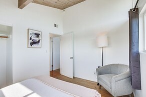 3 Mi to Balboa Park: Water-view Condo w/ Balcony
