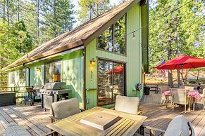 4 Mi to White Pines Lake: Quiet Cabin w/ Fire Pit