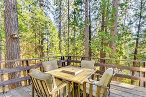 4 Mi to White Pines Lake: Quiet Cabin w/ Fire Pit