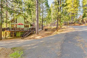 4 Mi to White Pines Lake: Quiet Cabin w/ Fire Pit