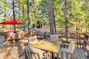 4 Mi to White Pines Lake: Quiet Cabin w/ Fire Pit