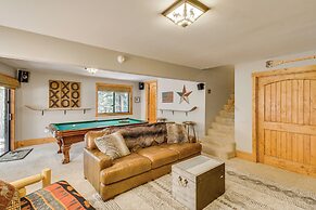 4 Mi to White Pines Lake: Quiet Cabin w/ Fire Pit