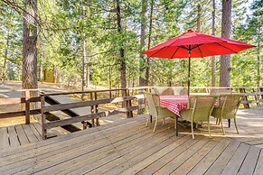 4 Mi to White Pines Lake: Quiet Cabin w/ Fire Pit