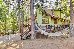 4 Mi to White Pines Lake: Quiet Cabin w/ Fire Pit