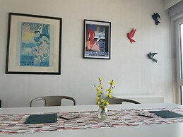 Seaview Apartment on the Beach - Free Parking