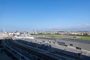 Seaview Apartment on the Beach - Free Parking