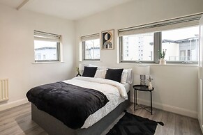 Host Stay Bradshaw Close