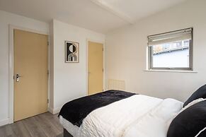 Host Stay Bradshaw Close