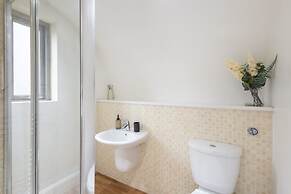 Host Stay Bradshaw Close