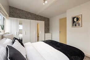 Host Stay Bradshaw Close