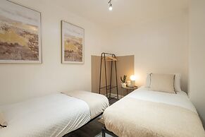 Host Stay Bradshaw Close