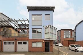 Host Stay Bradshaw Close