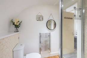 Host Stay Bradshaw Close