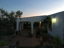 Lovely 4-bed Villa in L'ametlla de Mar, off Grid ,