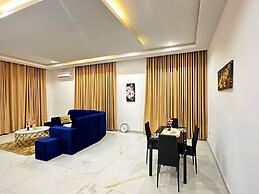 2BR Apartment With Pool and Wifi Near East Airport