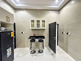 2BR Apartment With Pool and Wifi Near East Airport