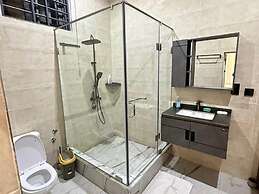 2BR Apartment With Pool and Wifi Near East Airport