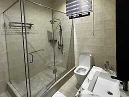 2BR Apartment With Pool and Wifi Near East Airport