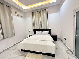 2BR Apartment With Pool and Wifi Near East Airport