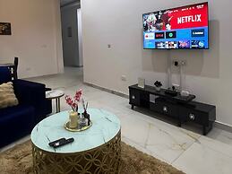 2BR Apartment With Pool and Wifi Near East Airport