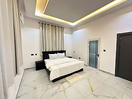 2BR Apartment With Pool and Wifi Near East Airport