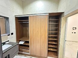 2BR Apartment With Pool and Wifi Near East Airport