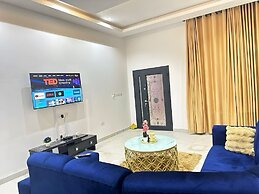 2BR Apartment With Pool and Wifi Near East Airport