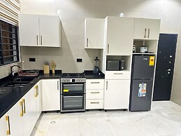 2BR Apartment With Pool and Wifi Near East Airport