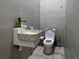 2BR Apartment With Pool and Wifi Near East Airport