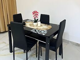 2BR Apartment With Pool and Wifi Near East Airport