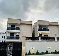 2BR Apartment With Pool and Wifi Near East Airport