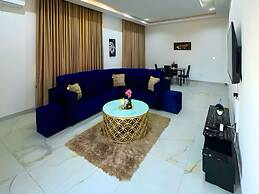 2BR Apartment With Pool and Wifi Near East Airport