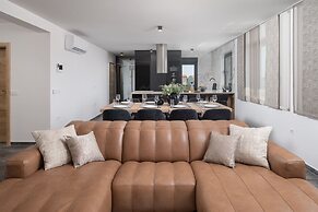 Penthouse Adela