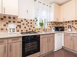 Elegant Brsec Apartments With Sea View