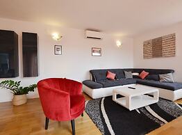 Calm Countryside Rovinj Manor With Pool