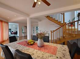 Calm Countryside Rovinj Manor With Pool