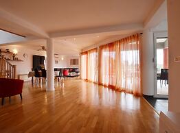 Calm Countryside Rovinj Manor With Pool