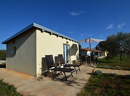 Golden and Green Acres Holiday Home With Pool and Sauna